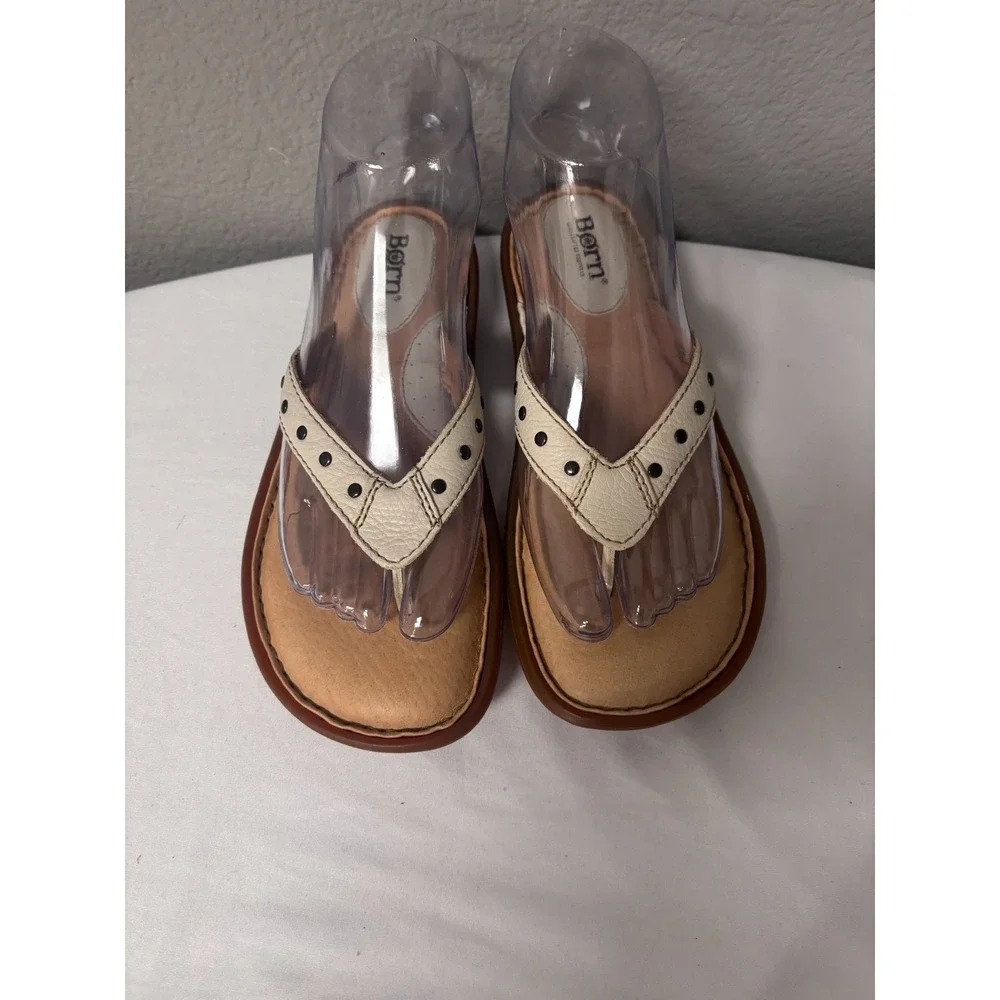 Born Womens 6 Cream Ivory Leather Thong Sandals